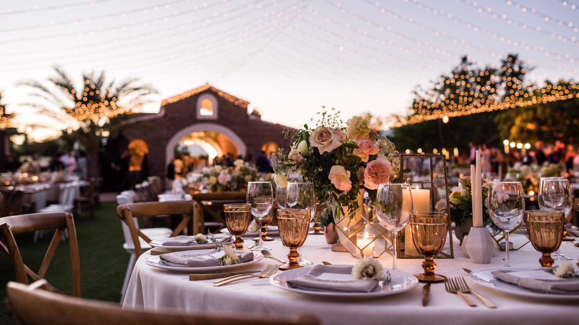 5 Effective Ways To Stay In Touch With Latest Wedding Trends